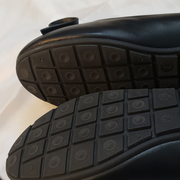 Shoes - Picture 6 of 9